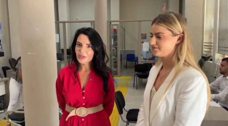 Balluku inspekton sportelet për e‑Albania në Patos: Abuzuesit do ndëshkohen…