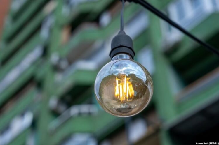 Gjykata Komerciale pezullon vendimin e ZRRE për liberalizimin e tregut të energjisë