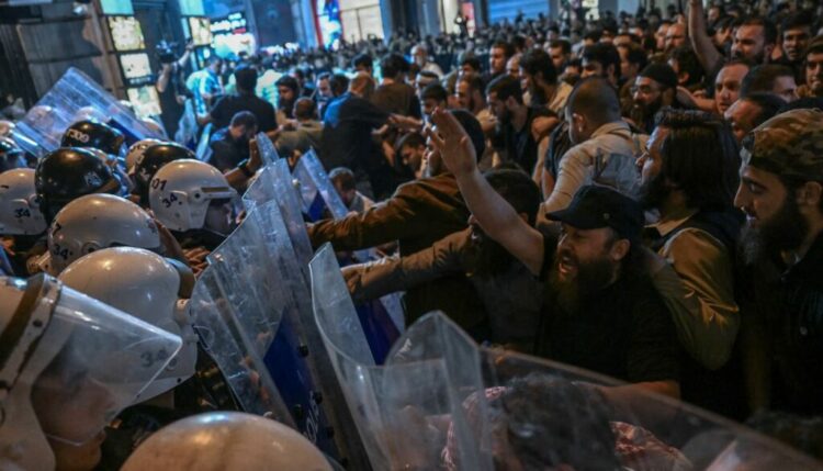 Përplasje dhe arrestime në Turqi pas një karikature të dyshuar për profetin Muhamed