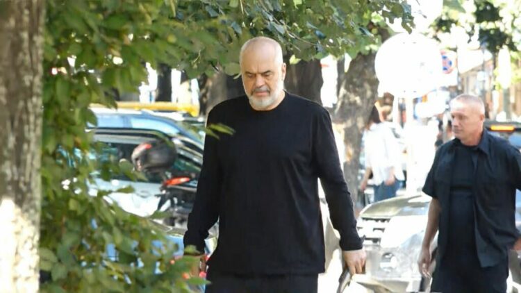 Rama, një orë takim me kandidatët socialistë në selinë rozë