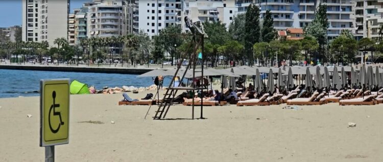 Kullat e vrojtimit bosh, mungon siguria në një pjesë të plazheve në vend