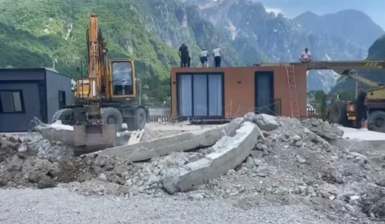 Kabinat në Theth/ Në pronësi të një të kërkuari, kishte planifikuar vrasjen e..