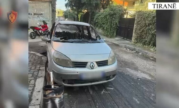 (VIDEO)Dogji me lëndë djegëse makinën e fqinjit/ Pranga 60 vjeçarit në Tiranë