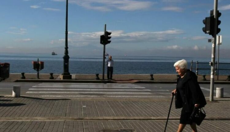 Shqipëria po plaket/ Grup-mosha mbi 60 vjeç zuri një të tretën e popullsisë më 2024