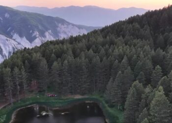 “Arratisje” në freskinë e Alpeve të Dibrës, Rama ndan pamjet