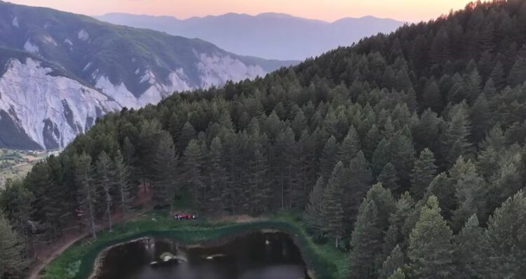 “Arratisje” në freskinë e Alpeve të Dibrës, Rama ndan pamjet