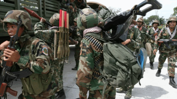 Kamboxhia kërkon “armëpushim të menjëhershëm” me Tajlandën