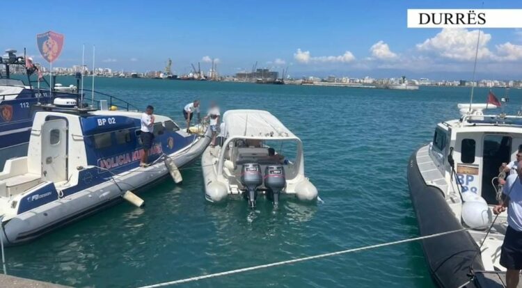 Rrezikonin të mbyteshin, Policia Detare shpëton 5 persona në Durrës