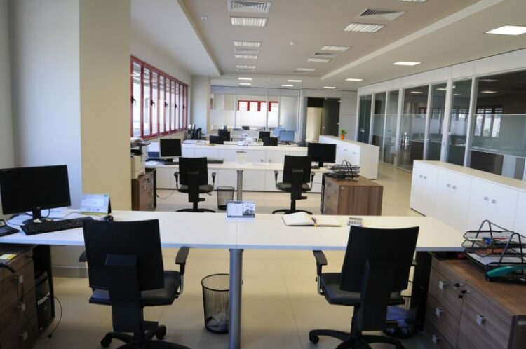 Rritet kërkesa për punonjës në sektorin privat