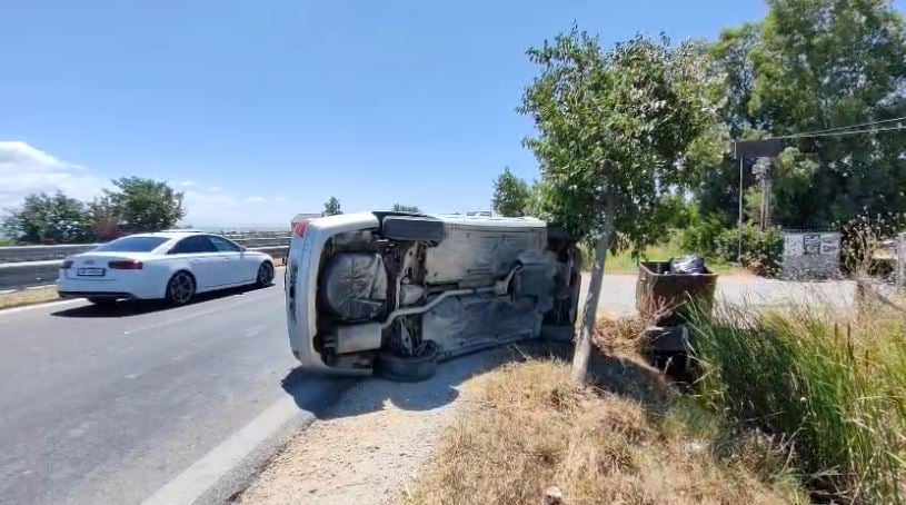 Aksident me dy të plagosur në aksin Fier Lushnje  përmbysen  Benzi  dhe motoçikleta