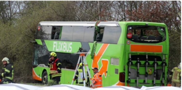Gjermani/ Përmbyset autobusi, disa persona mbetën të lënduar. Ja detajet