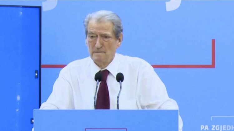 “Drejtorët e shkarkuar në Vlorë, ‘koka turku’”/Berisha: Zjarri në Elbasan, krim…