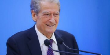 “35 vjetori i rënies së Dëshmorit të Parë të Demokracisë”/Berisha vizitë në Kavajë