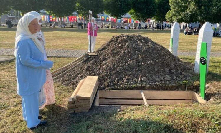 Bosnje: Varrosen shtatë viktima në 30-vjetorin e gjenocidit të Srebrenicës