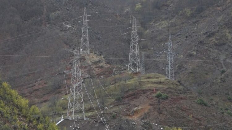OSHEE: Nuk ka energji elektrike për ndërtimet pa leje