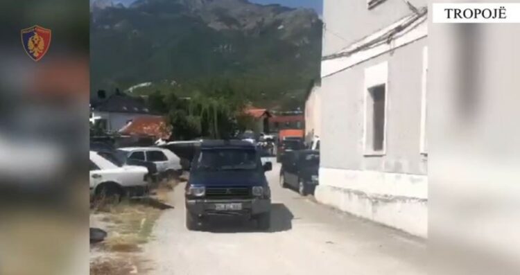 Gruaja u zhduk nga banesa pas dhunës nga burri, arrestohet 58-vjeçari në Tropojë