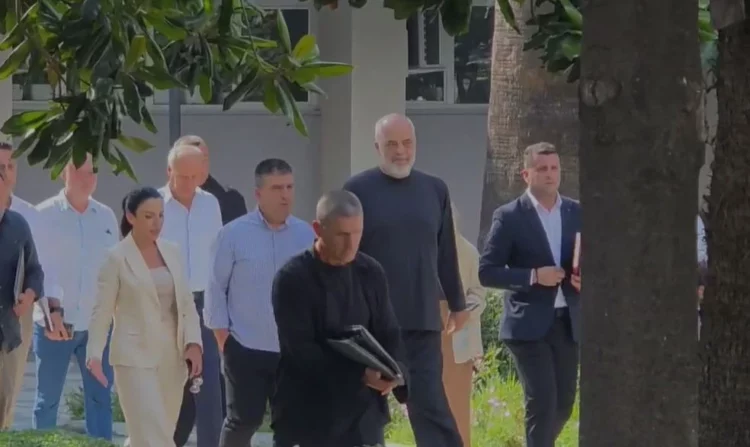 Rama në Fier, kërkon shkarkimin nga detyra e të gjithë drejtorëve të bashkisë