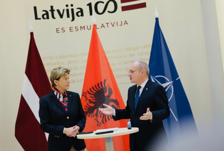 Ministri Hasani vizitë zyrtare në Letoni, pritet nga homologia Braže