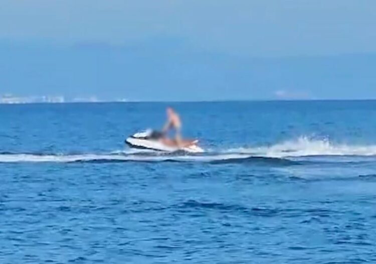 Kavajë/ Përplasen dy Jet Ski në det, plagoset njëri prej drejtuesve