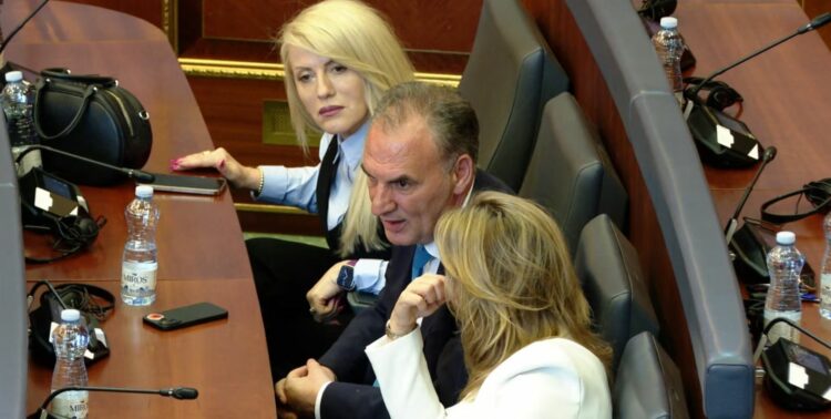 Kosovë/Izmaku:Nëse propozohet emri i Limajt, të hënën mund të konstituohet Kuvendi