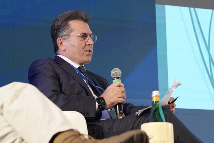 Mediu në konferencën e ECR: Shqipëria përballet me autoritarizëm, demokracia po…