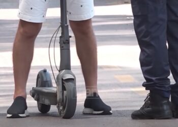 Policia, aksion ndaj drejtuesve të monopatinave/ Kërkon ashpërsimin e ligjit për..