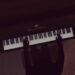 Instrumentet muzikore mbajnë trurin aktiv