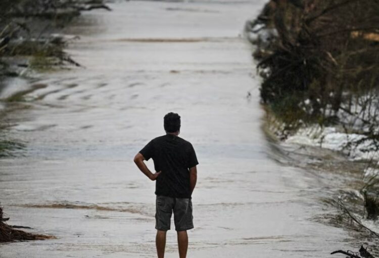 Numri i të vdekurve nga përmbytjet në Teksas arrin mbi 100