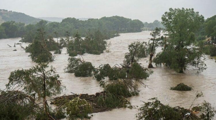 Përmbytet Teksasi/ Shkon në 24 numri i viktimave, 25 fëmijë të zhdukur. Ja situata