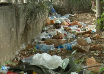 Spitali më i madh në vend “Nënë Tereza” mbulohet nga plehrat