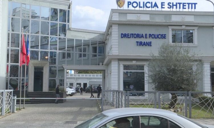 Hyri në e-Albania me të dhënat e të afërmes dhe mori kredi, nën hetim 32-vjeçarja