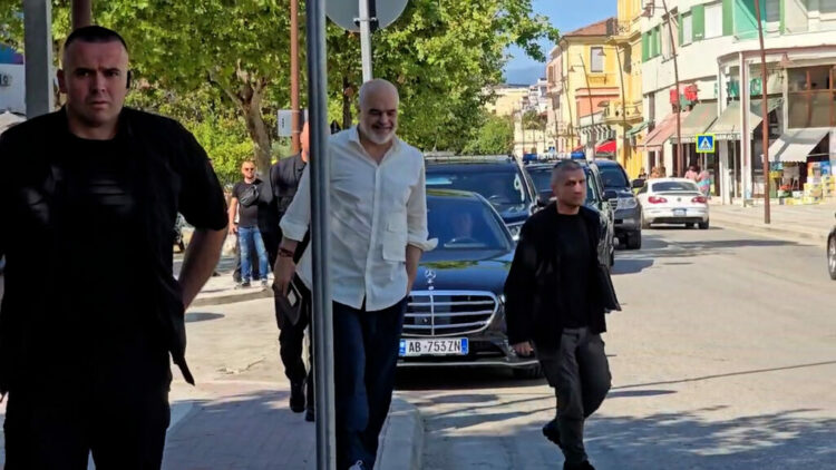 Rama kërkon shkarkimin e menjëhershëm të drejtorëve në bashkinë Vlorë