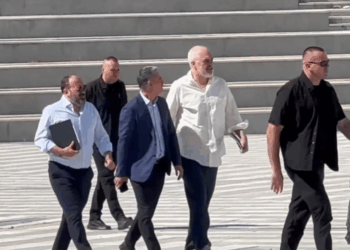 Pas vizitës ‘blic’ të Ramës, nisin largimet në bashkinë Vlorë