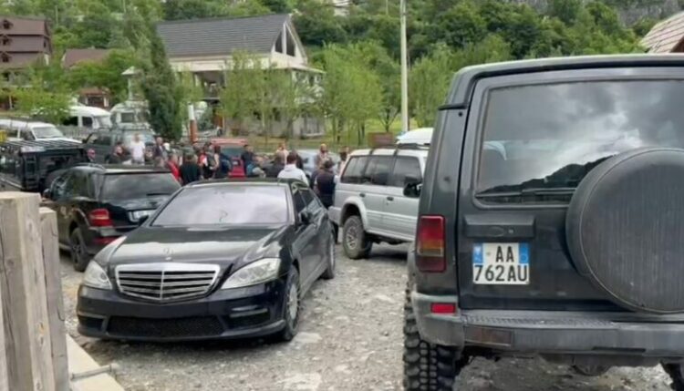 Aksioni i IKMT në Theth/Banorët bllokojnë rrugën në hyrje të fshatit turistik