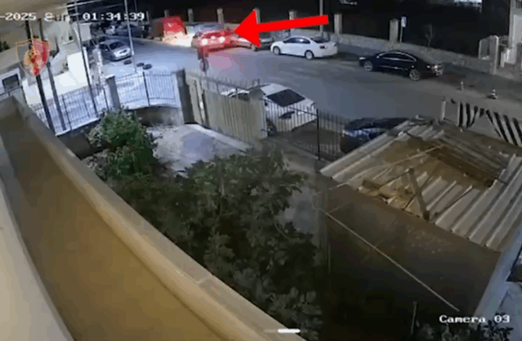 Vodhën në 2 banesa para, sende me vlerë dhe../ 1 në pranga, tjetri në kërkim