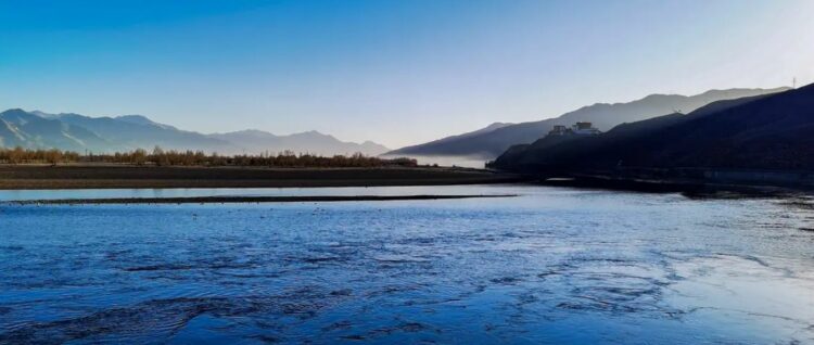 Kina fillon ndërtimin e një dige gjigante në Tibet