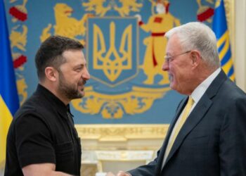 Kellogg dhe Zelensky bisedojnë për blerjen e armëve për Ukrainën