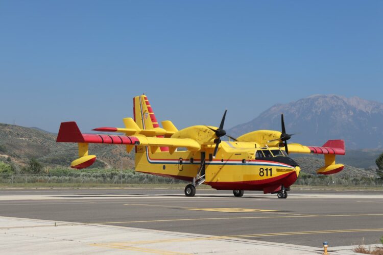 Flakët në jug/ Ndërhyrjet nga ajri, niset nga Italia avioni zjarrfikës Canadair