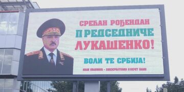 “Serbia ju do!”, rrugët e Beogradit mbushen me urime ditëlindje për Lukashenkon