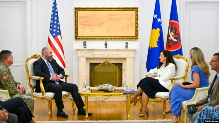 Kosovë/ Osmani pret zyrtarin e lartë amerikan të Mbrojtjes, David Baker