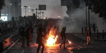 Protestat me 5 viktima në Indonezi, qeveria heq disa privilegje për deputetët