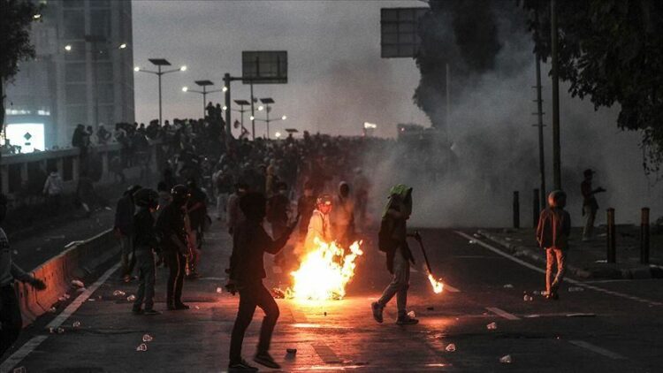 Protestat me 5 viktima në Indonezi, qeveria heq disa privilegje për deputetët