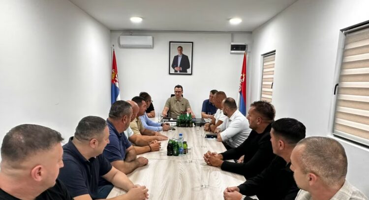 Zyrtarë të Listës Serbe takohen me Petkoviçin në Serbi