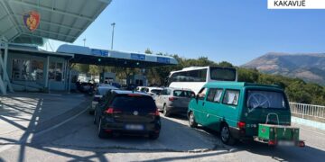 Fluks udhëtarësh në Kakavijë/Policia kufitare: Po punojmë me ritme të përshpejtuara