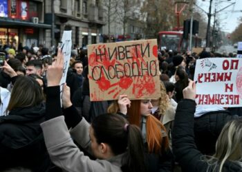 Studentët serbë paralajmërojnë protestë në mbrëmje: Serbi zgjohu!