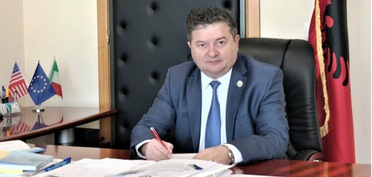 Abuzoi me fondet, shkon në gjykim ish-kreu i Urdhrit të Stomatologut