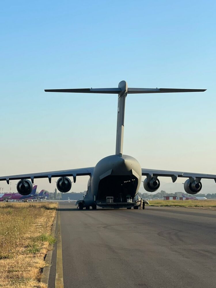 Zjarret, dy helikopterë të Emirateve të Bashkuara Arabe mbërrjnë në Kuçovë