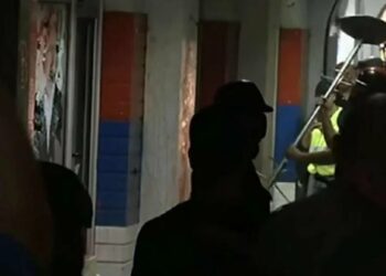 Serbi/ Studentët dalin në protestë, në Novi Sad thyhen zyrat e partisë së Vuçiç