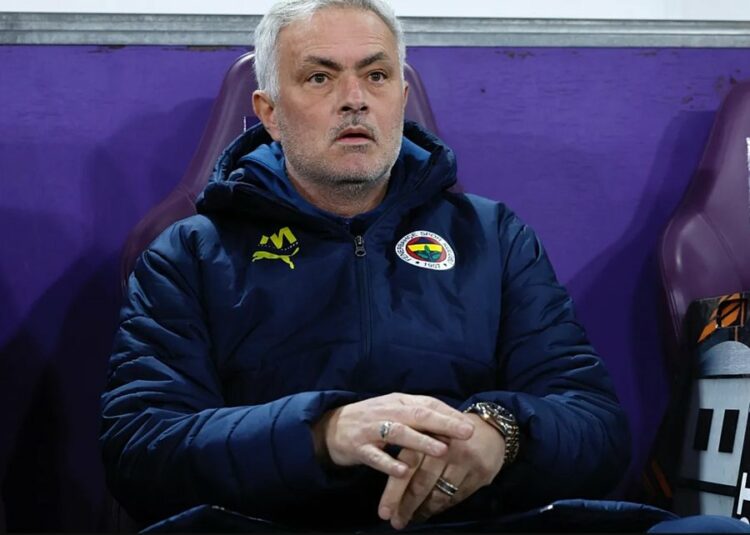 Mourinho pranë rikthimit në Premier League