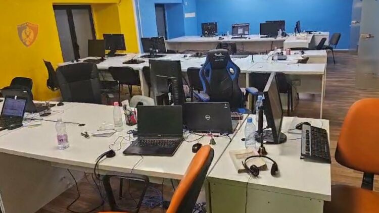 Mashtruan përmes “call center”, Gjykata lë në burg 4 anëtarët e grupit